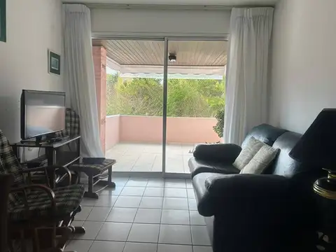 Apartamento en venta de 2 dormitorios c/ cochera en Nuevo Cantegril