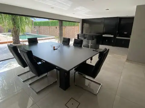 Excelente casa estilo chalet de 4 ambientes en Haedo chico 