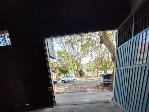 EDIFICIO COCHERAS EN VENTA  -  600 M2. -  LA PERLA