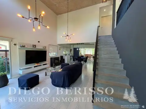 Casa 5 ambientes con 3 baños