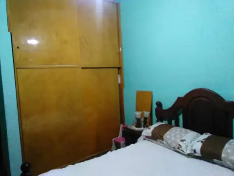 Casa de tres dormitorios céntrica en Capitán Bermúdez