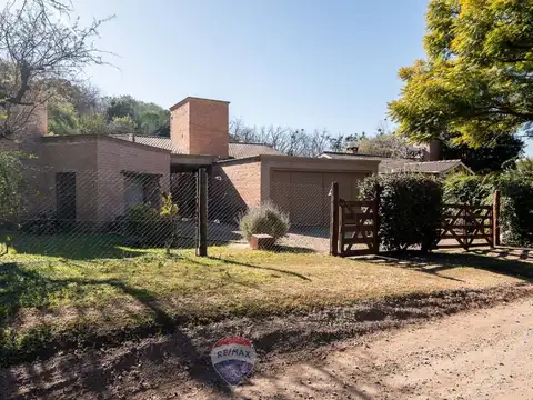 Casa 6 ambientes con 2 baños