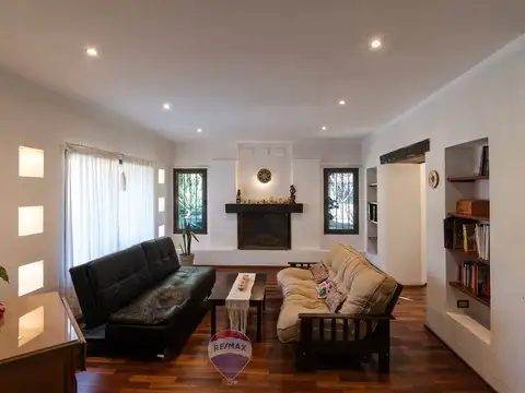 Casa en Venta con 2 cocheras