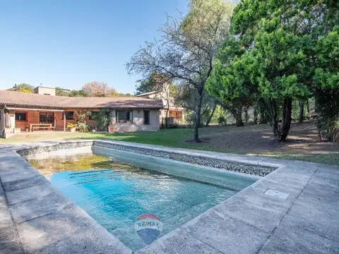 VENTA CASA DE 3 DORMI CON PILETA MENDIOLAZA CBA