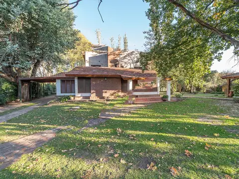 Venta Casa 6 ambientes con Pileta en Club de campo La Martona, Cañuelas