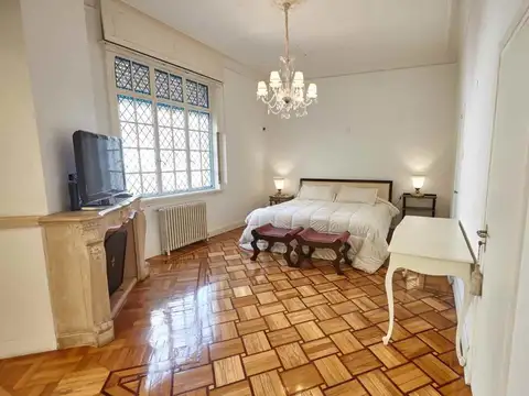 Casa 8 ambientes con 4 baños