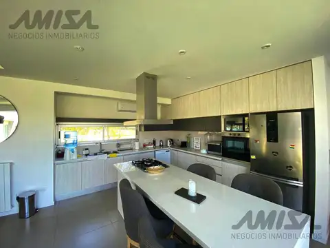 Casa 6 ambientes con 3 baños