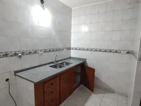 Departamento en Alquiler en Lanus Este, $ 600.000