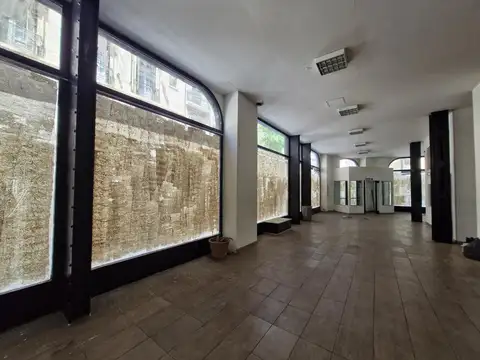 Edificio Comercial en Monserrat