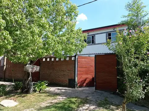 Casa en venta - 5 dormitorios 2 baños - 208mts2 - Villa Elisa [FINANCIADO]