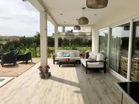 Casa en Venta con 5 cocheras