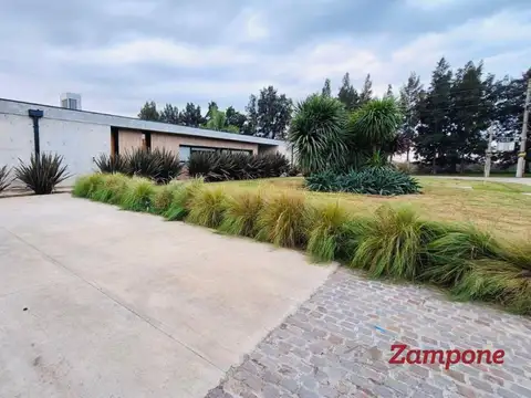 Av. Mariano Castex  al 9250