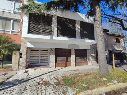 VENTA CASA MULTIFAMILIAR BANFIELD