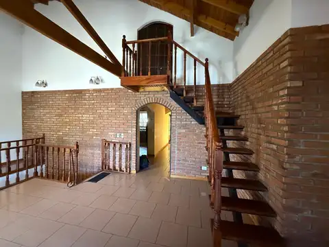 Casa 5 ambientes con 2 baños