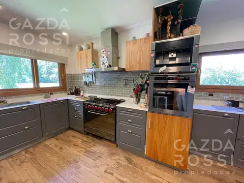 Casa 6 ambientes con 3 baños