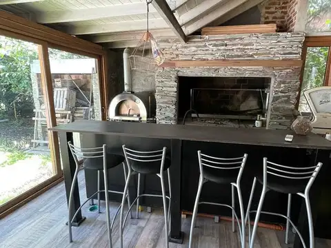 Hermosa propiedad con piscina en Saint Thomas Norte, Canning.