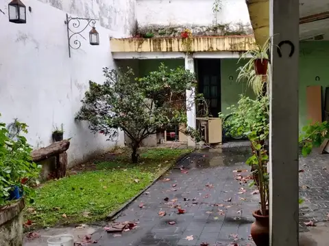 casa en dos plantas moron centro lote