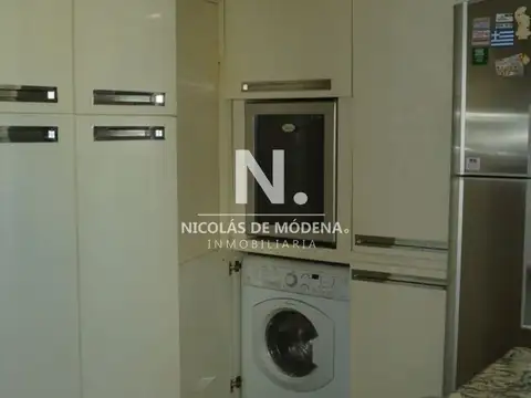 A pasos del Puerto, departamento de 3 dormitorios + dependencia en venta.