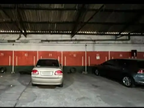 AV MITRE 1800, Piso Av