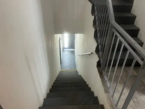 VENTA DEPOSITO CON OFICINAS MORON