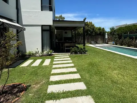 Importante Casa en  venta en Laguna del Sol