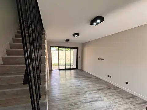 Casa 4 ambientes con 4 baños