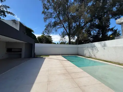 Casa en Venta en Don Torcuato, USD 205.000