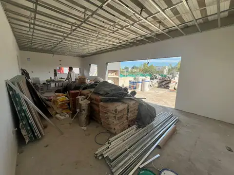 Casa 6 ambientes con 2 baños