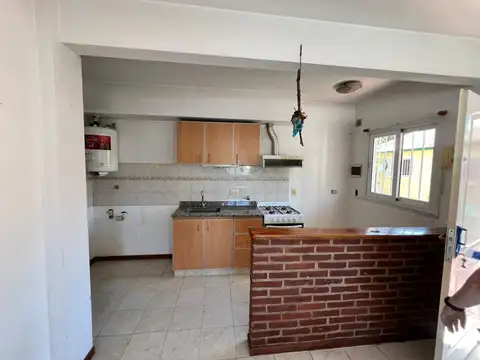 Almirante Guillermo Brown 200, Piso 1