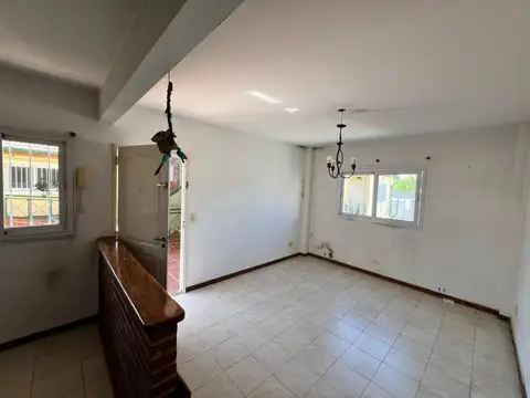 DEPARTAMENTO DOS AMBIENTES CON COCHERA MORON