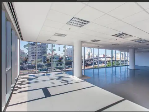 Oficina en Venta con 4 cocheras