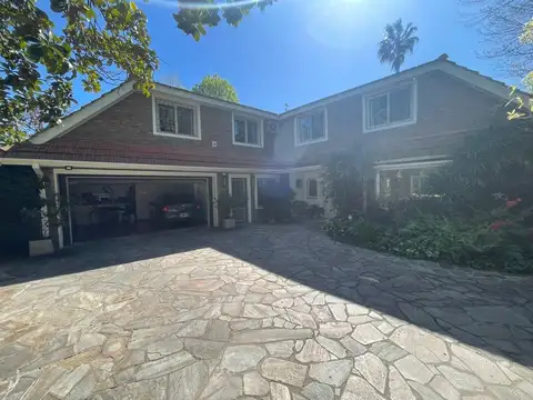 Casa 7 ambientes con 4 baños