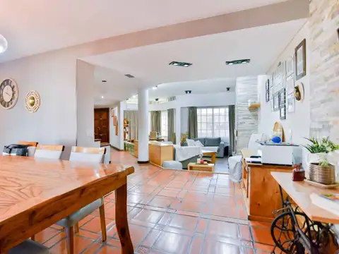 Casa 5 ambientes con 4 baños