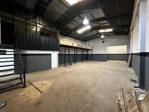 VENTA DE GALPON EN VILLA LUZURIAGA TOMA PROPIEDAD EN PARTE DE PAGO/FINANCIA