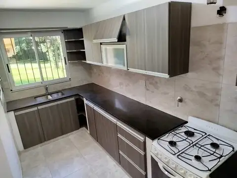 Casa 5 ambientes con 1 baño