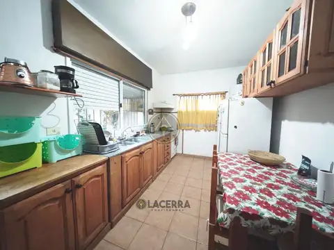 Casa 5 ambientes con 2 baños
