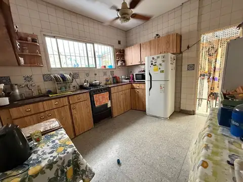 Casa 4 ambientes con 1 baño