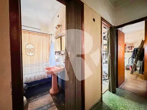 Hipolito Yrigoyen  al 5400