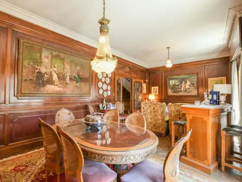 Casa 9 ambientes con 2 baños