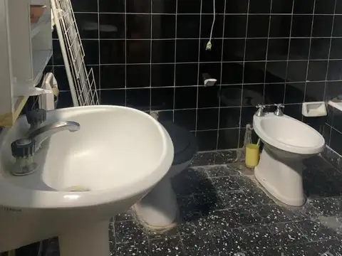 VENTA CASA SOBRE RUTA 25 CON DOS DORMITORIOS Y JARDIN, LOTE 311 M2, MATHEU.