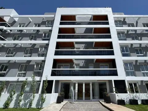 Venta departamento dos dormitorios con cochera en complejo Harmonie Chateau