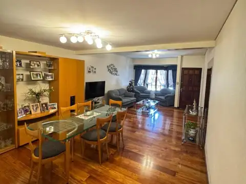 Venta Casa 5 Ambientes Con Cochera y Jardín Villa Urquiza