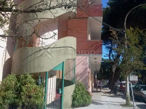 OPORTUNIDAD EXCELENTE DEPTO.  TOTALMENTE AMUEBLADO A UNA CUADRA DEL MAR