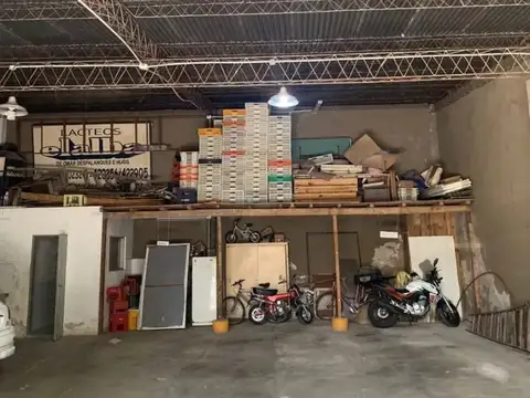 Importante esq comercial, c/ local, depósito y galpón