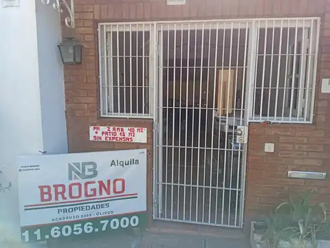 Único ph en la zona. 2 ambientes con patio. Sin expensas. Apto uso profesional.