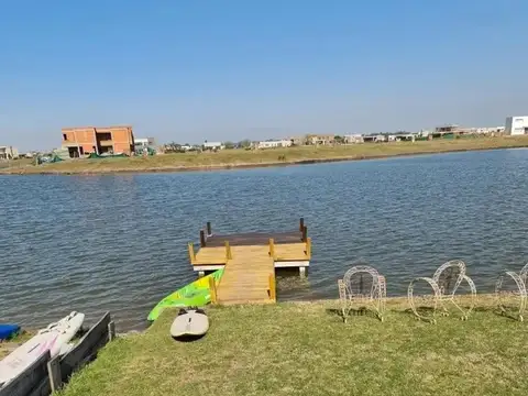 Casa 6 ambientes con 4 baños