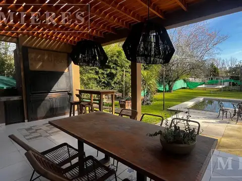 Casa 4 ambientes con 2 baños