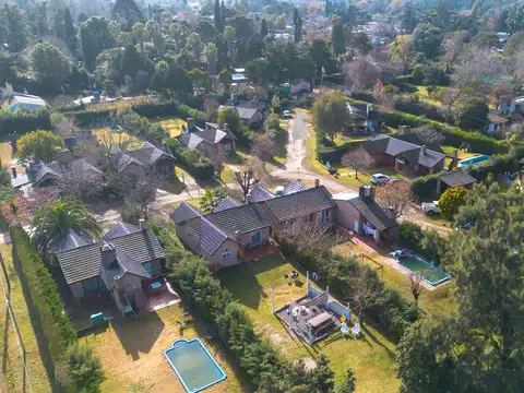 Casa 4 ambientes con 2 baños