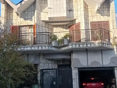 Casa 5 ambientes con 4 baños