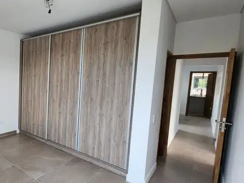 Casa 6 ambientes con 4 baños